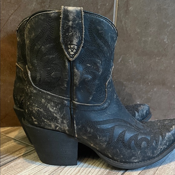 Ariat Black Leather cowgirl boots. Women’s 8 - Picture 3 of 8